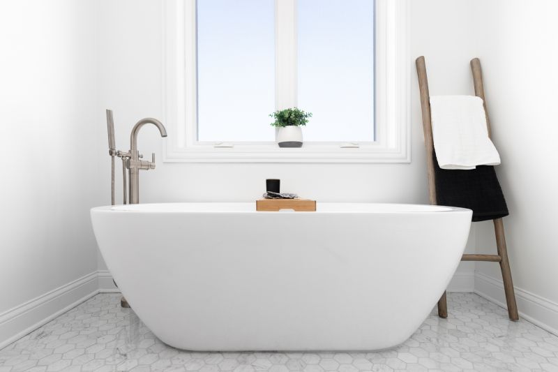 Traditional Style Bathtub